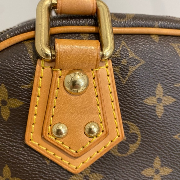 Louis Vuitton Monogram Canvas Manhattan PM Bag - Picture 6 of 16